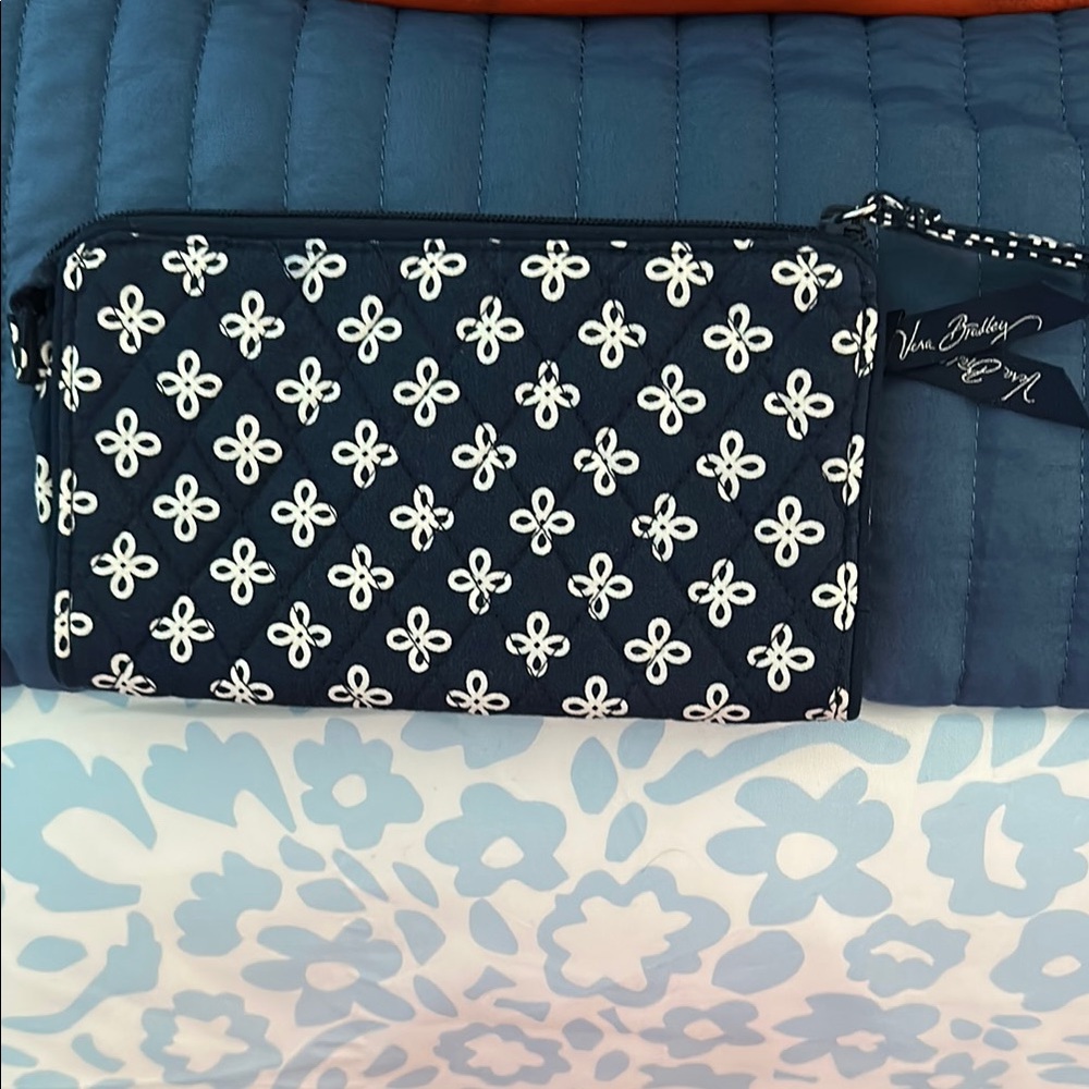 Vera Bradley Blue and White wristlet with Penn State - Picture 2 of 2